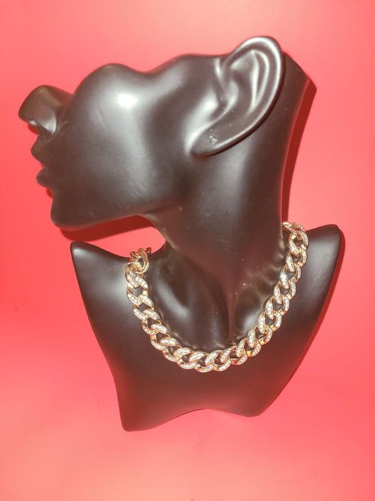 Linked up necklace